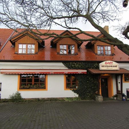 Velešín Pension & Restaurant U Konske Drahy Holkov מראה חיצוני תמונה